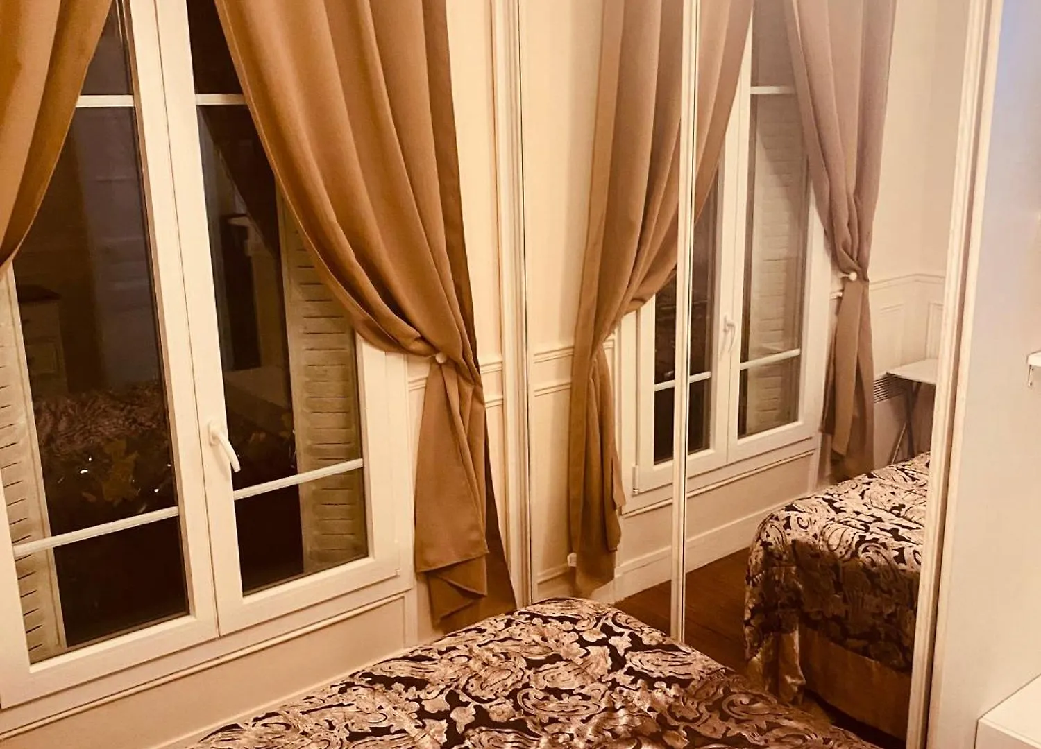 Paris Parc Buttes-Chaumont Apartment France